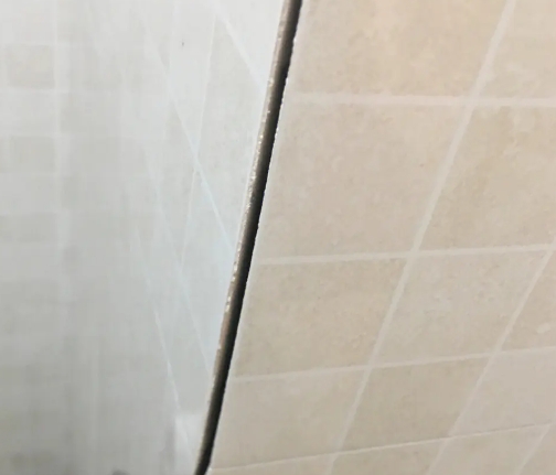 昆山瓷砖空鼓维修公司分享阳台瓷砖脱落的修复过程可以分为以下几个步骤